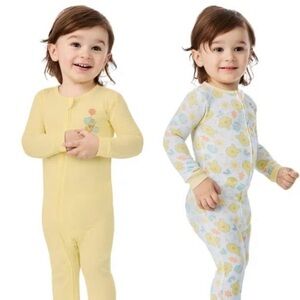 2 Pack Disney Winnie The Poo Yellow and White Baby Footies 12 months